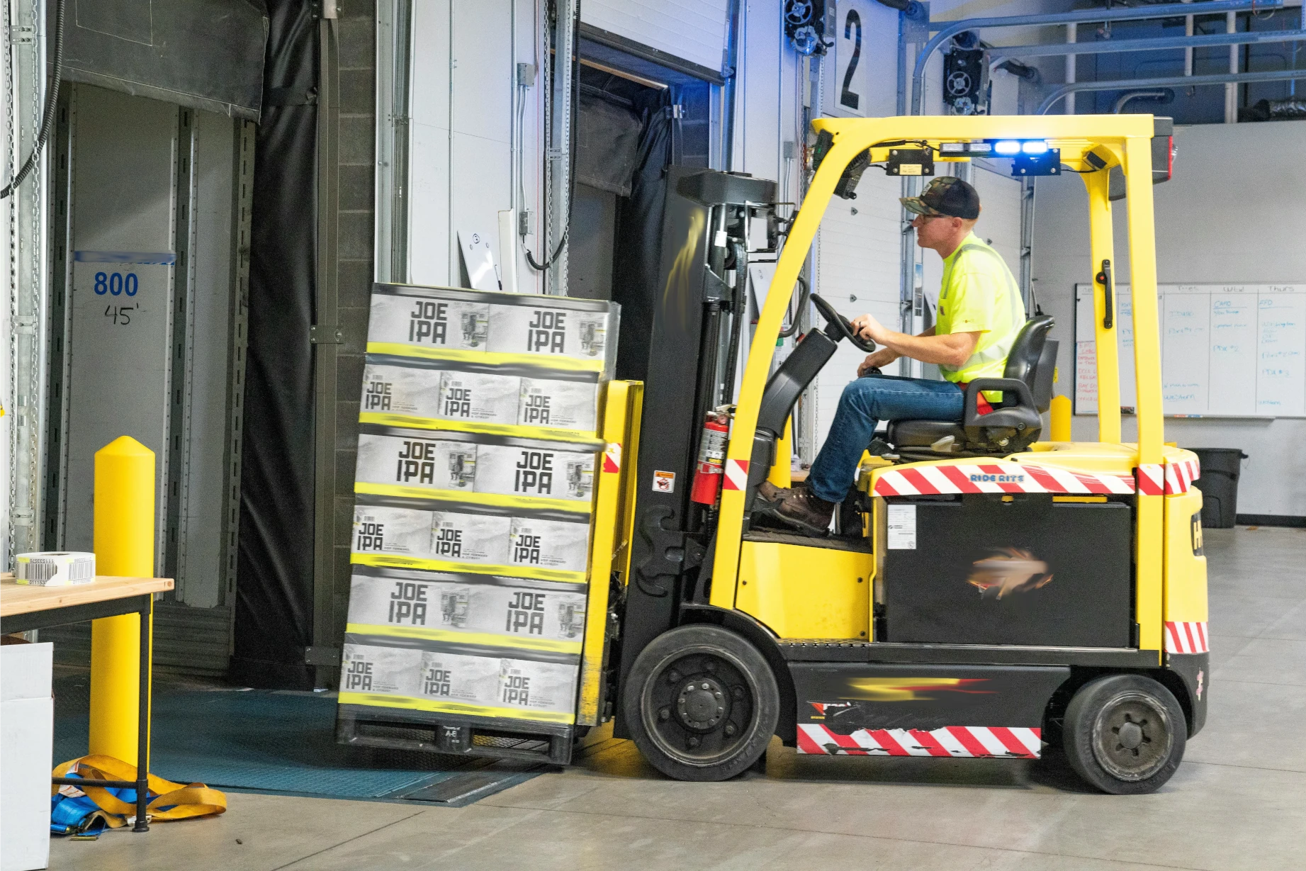 Firma transportowa Zabierzów Bocheński - praca na magazynie